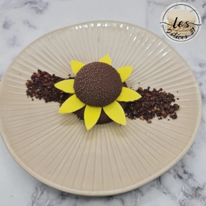 Entremet fleur poire noisette